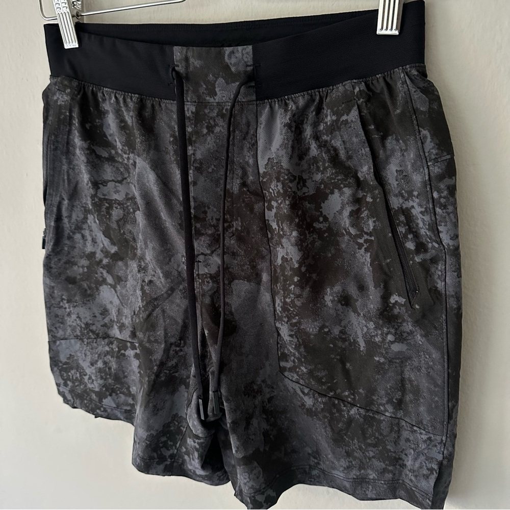 Lululemon License to Train Short 7" *Lined
Tactile Print Anchor Black Small - Picture 7 of 14